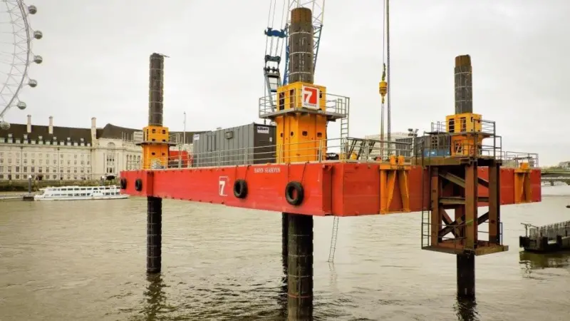 400t jack up barge 'Haven-SeaSeven' on site