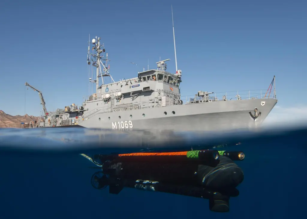 SeaFox launched from the minehunting vessel Homburg of the German Navy