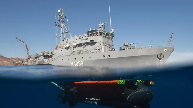 SeaFox launched from the minehunting vessel Homburg of the German Navy