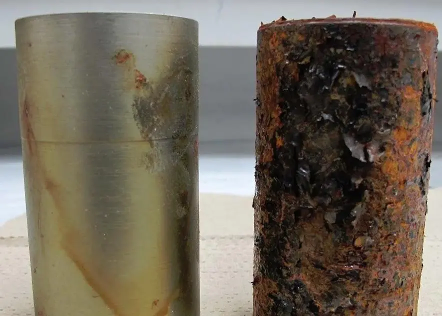 Coated pieces after 600 hours in ASTM B-117 salt fog testing; VpCI®-368 on the left, black paint on the righ