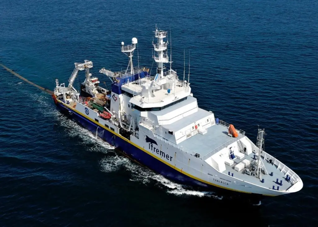 'Thalassa' underway (Photo:Ifremer M.Gouillou)