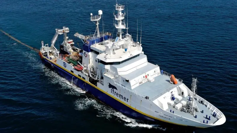 'Thalassa' underway (Photo:Ifremer M.Gouillou)