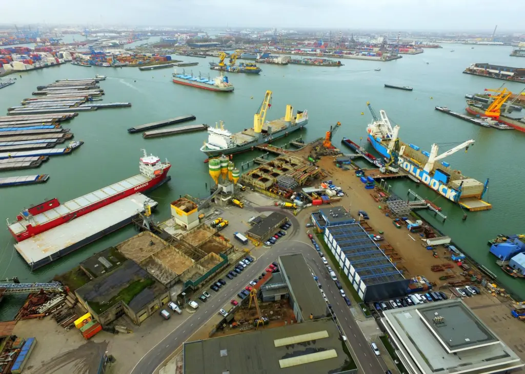 Rotterdam Offshore Group (ROG) is to undertake a significant expansion of its quayside
