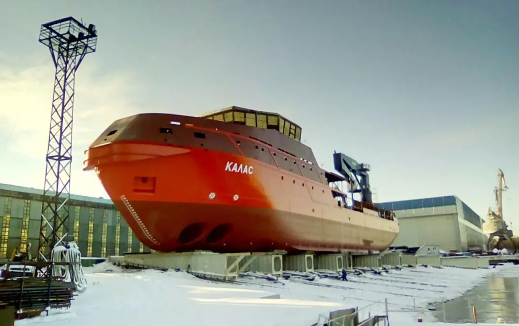 'Kalas' is prepared for its launching at Nevsky Shipyard (Nevsky)