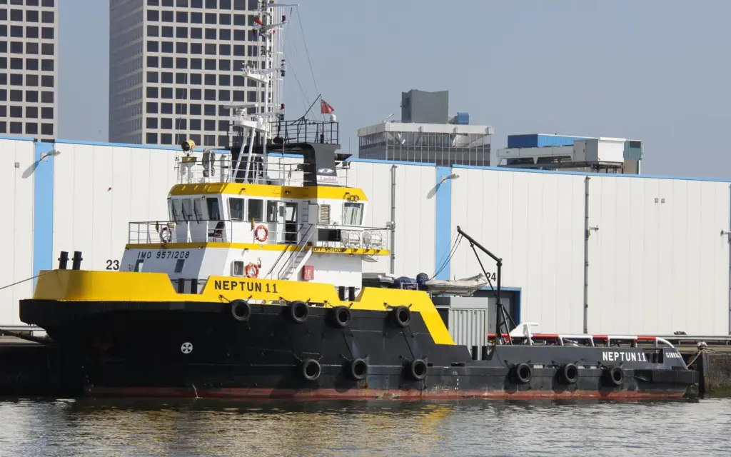 'Neptun 11' is available for towing work for its journey to the Far East (Peter Barker)