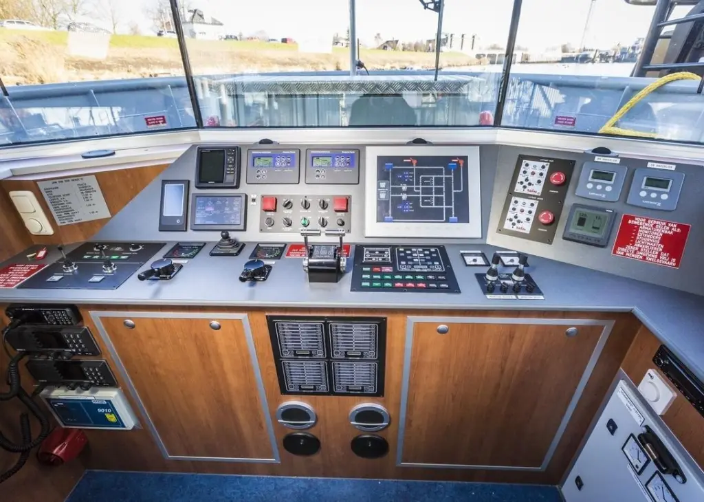 Bridge of the newly launched 'Jan van der Heyde IV'