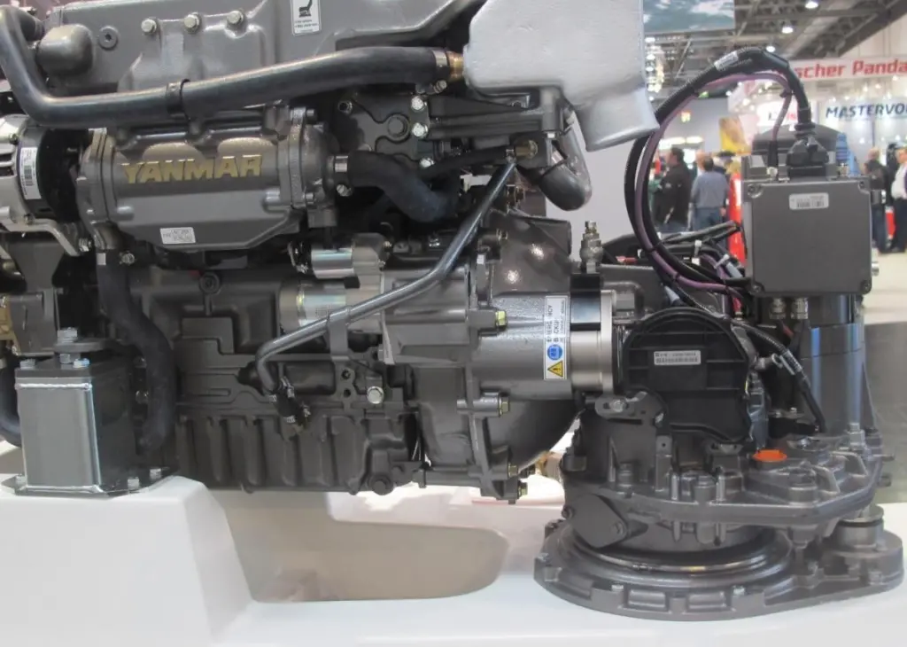 This drive unit can be rotated through a full 360° to give exceptional manoeuvrability particularly if two or more drive units are fitted to a craft