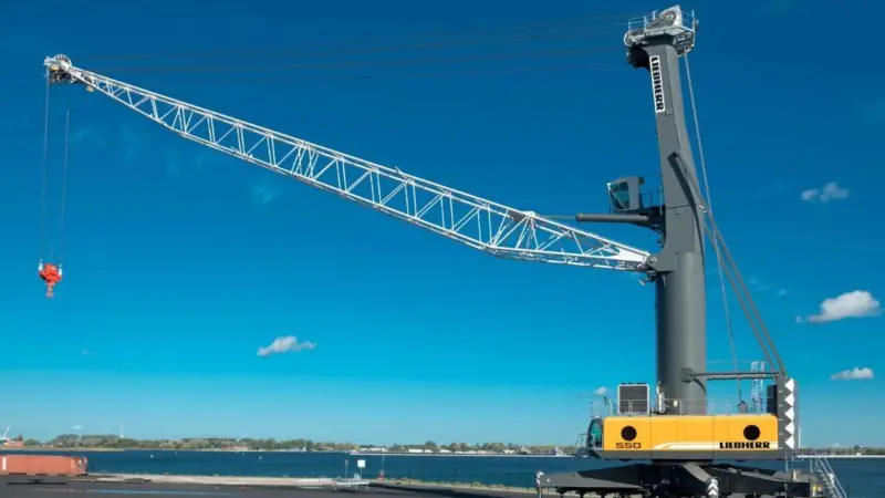 Liebherr mobile harbour crane type LHM 550