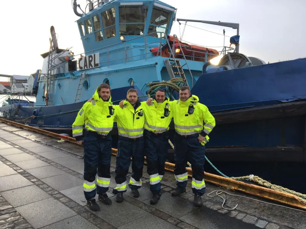 Crewmembers getting to know their new fleet addition 'Carl' (Johannsen)