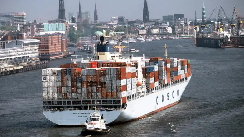 Big box ships still face uncertain future in Hamburg