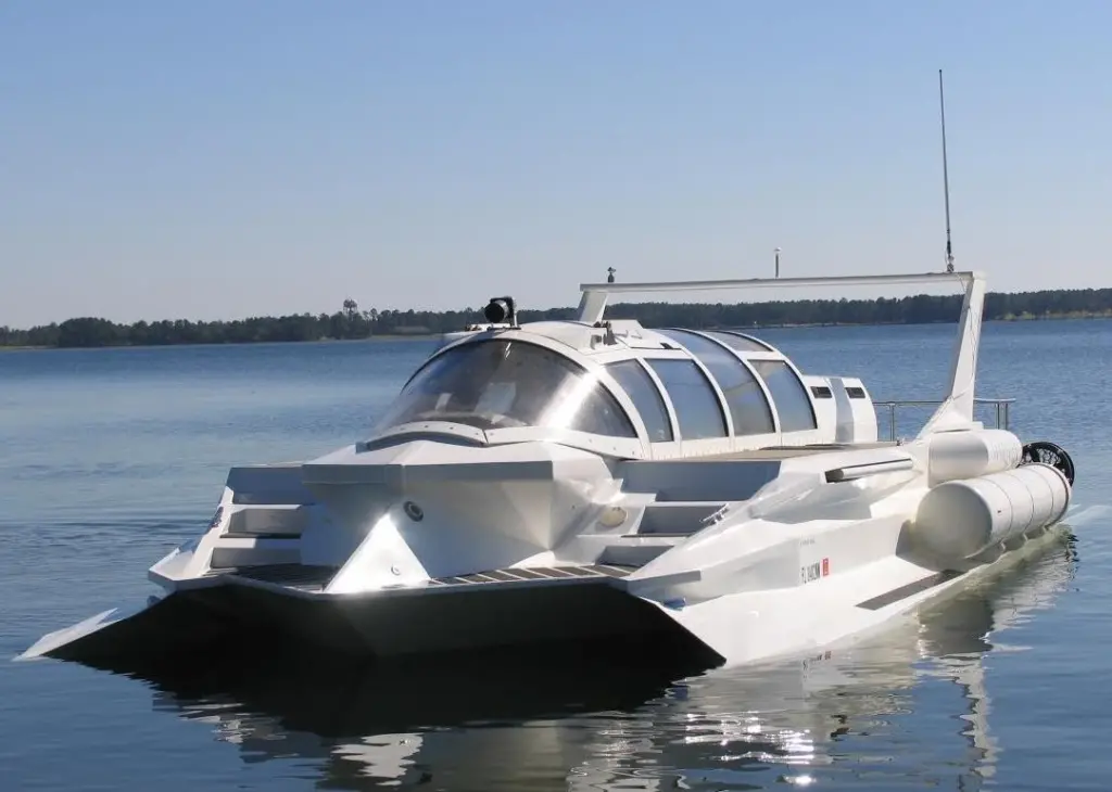Front view of Hypersub at rest