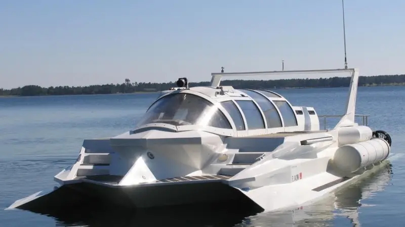 Front view of Hypersub at rest