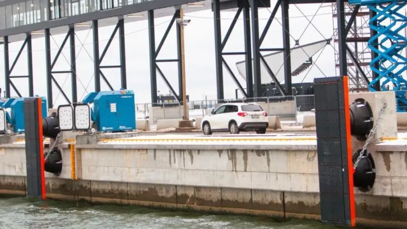 MoorMaster system uses vacuum pads to hold the ship in its berth