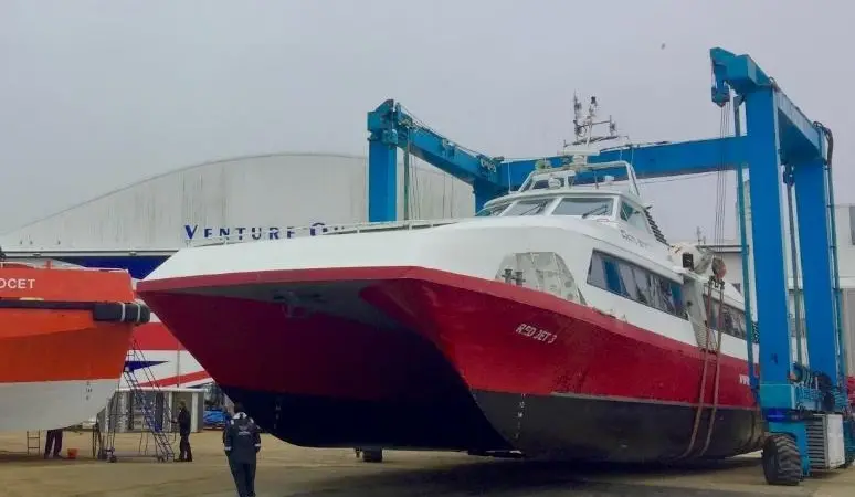 'Red Jet 3' at Wight Shipyard Co with 'Njord Avocet' in the background