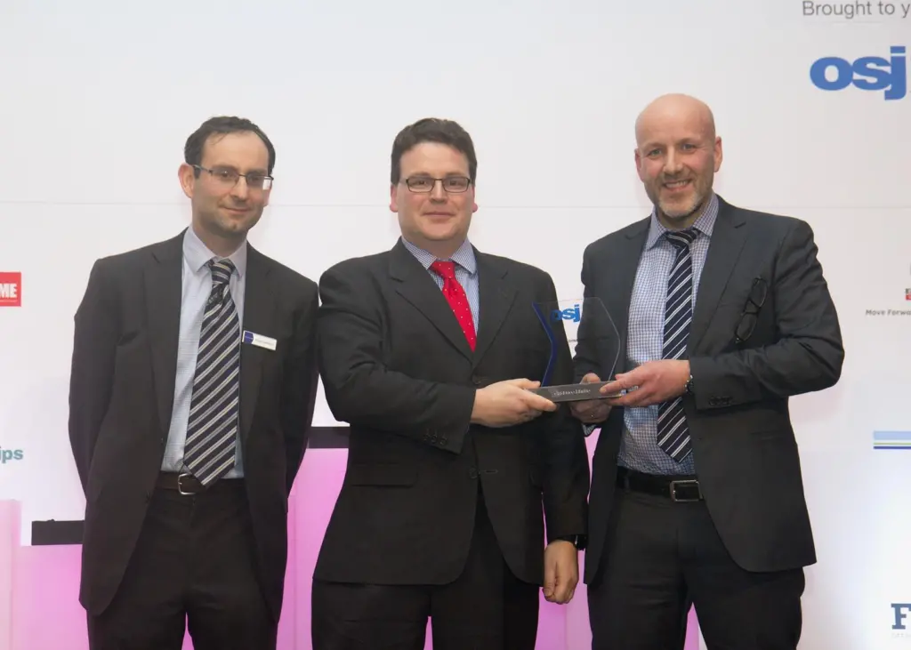 Jan Grothusen, CEO of Guidance Marine, receiving Dynamic Positioning 2017 Award