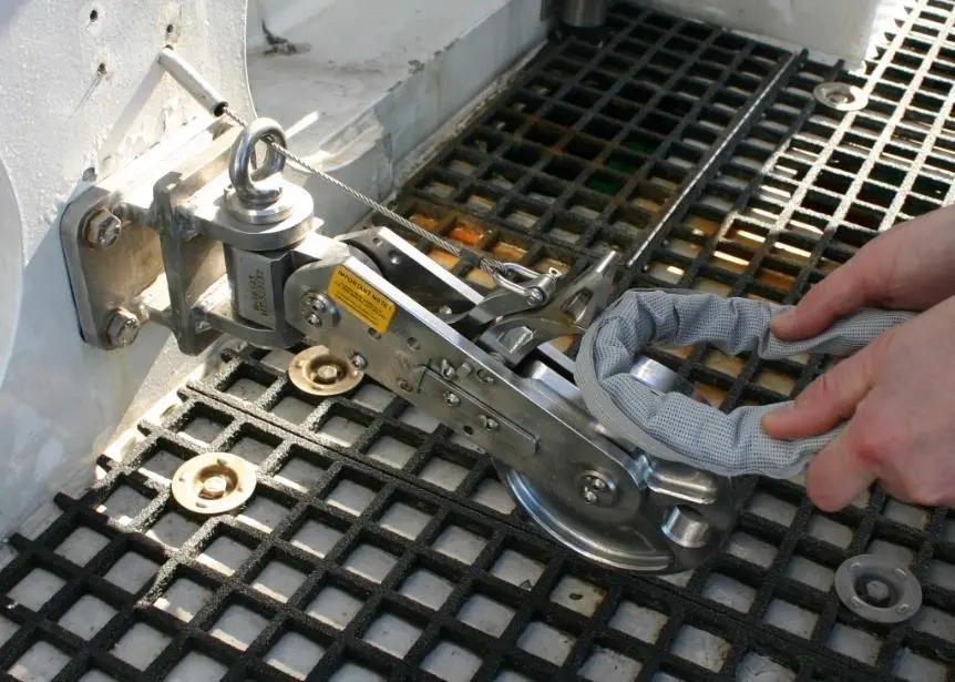 A line being clipped into the Henriksen towing hook