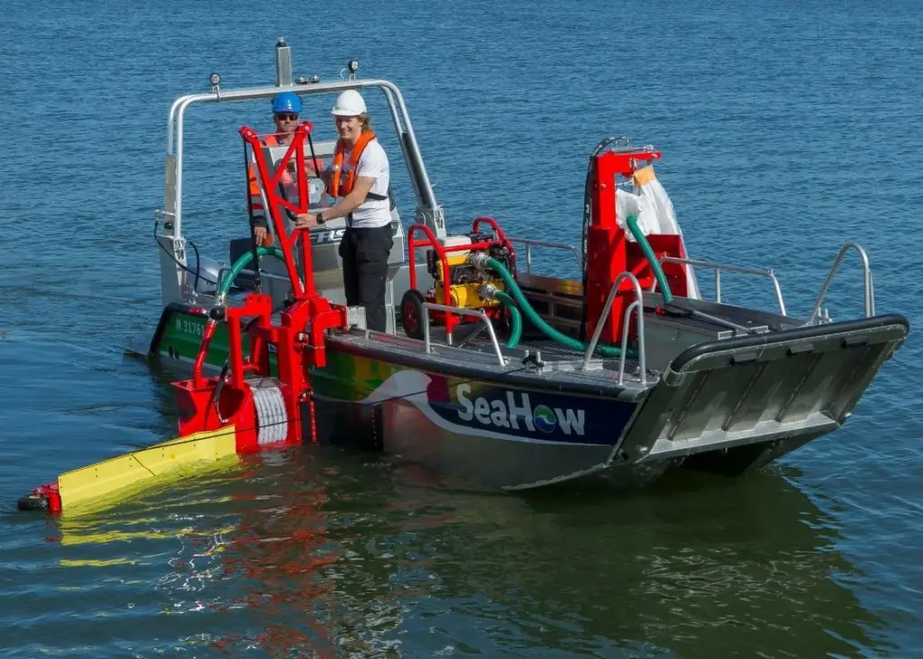 Seahow Mini Bagger oil collection system