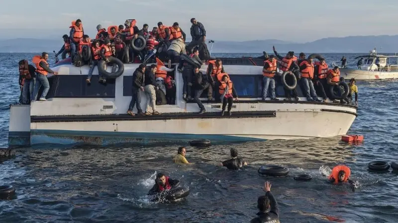 Migrants at Lesbos (Photo: Ggia/ Wikimedia Commons)