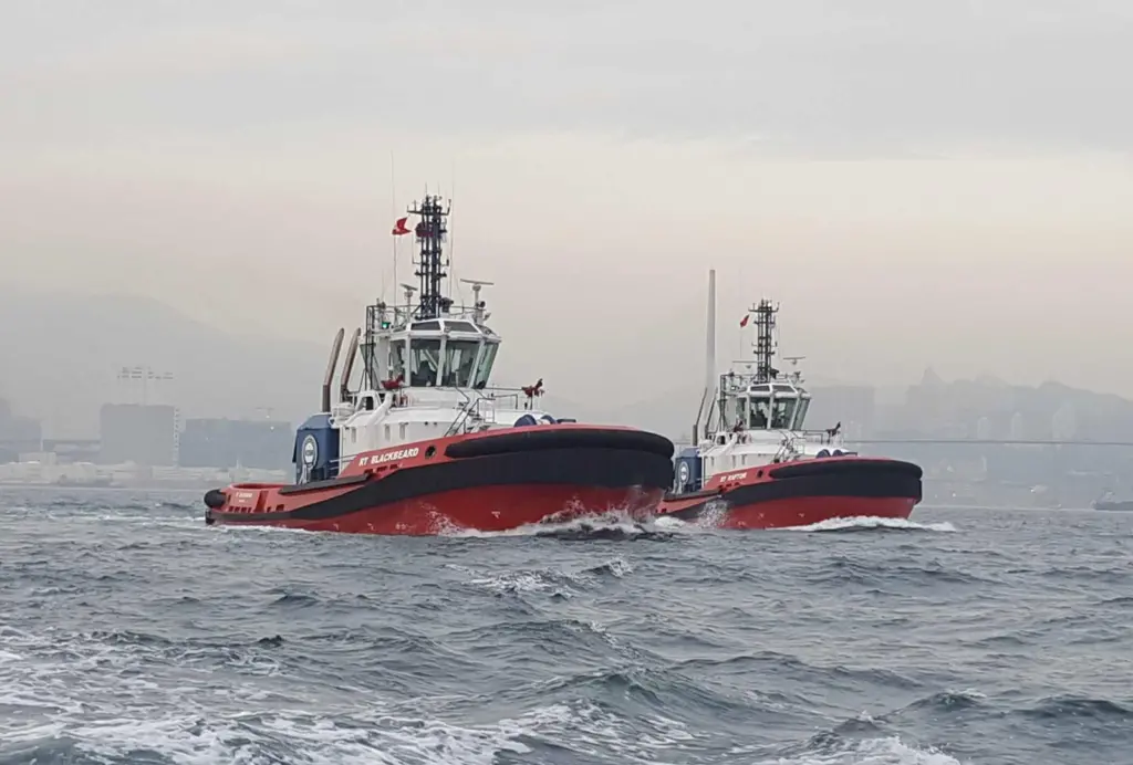 'RT Blackbeard' and 'RT Raptor' prepare for departure (Redwise)