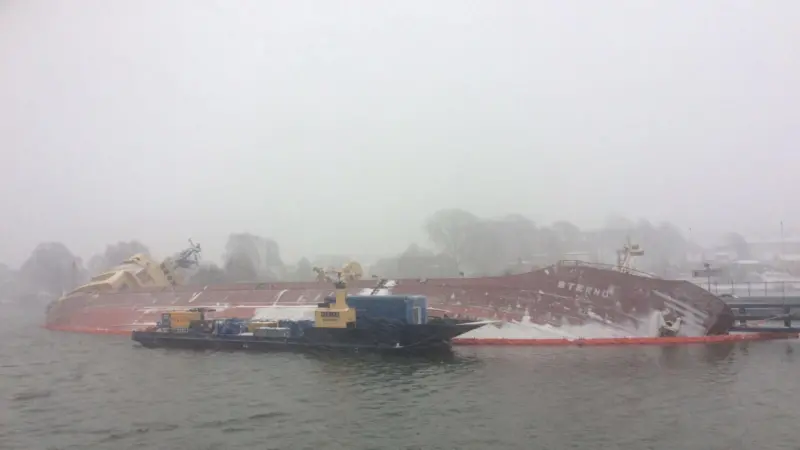 'Sterno' came to rest on a jetty (Ardent)