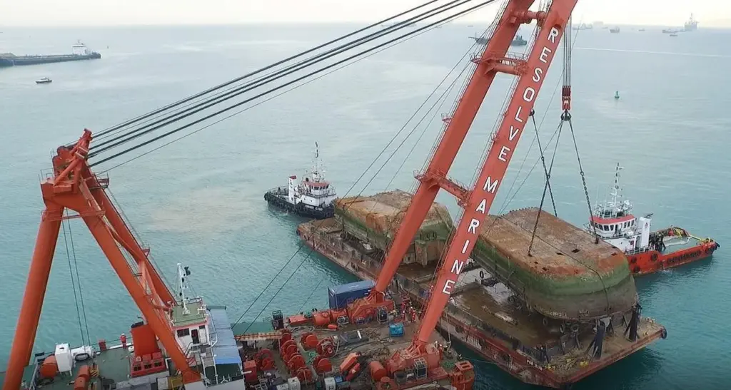 The split-hull hopper was cut in two for lifting onto a barge (Resolve Marine)