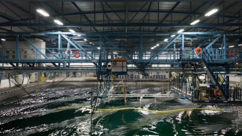 Pollution device testing in the wave tank at MARIN