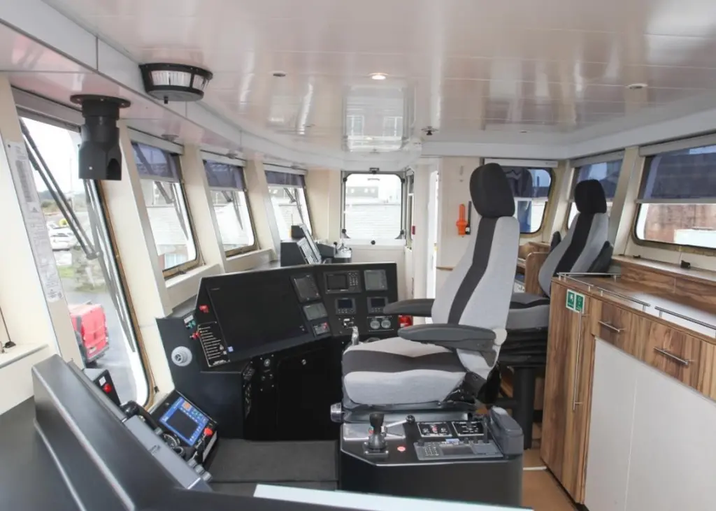 A large wheelhouse with extensive all round vision extends from vessel side to side with two wing positions