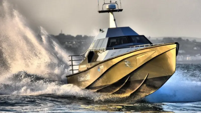 Thunder Child is powered by a pair of Caterpillar C12.9 turbocharged, supercharged and intercooler diesel engines producing 1,000hp each