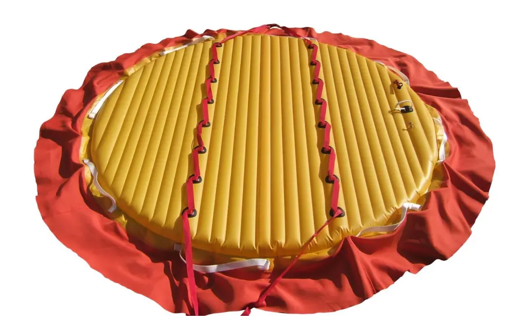 Salvare’s Seapod system is a lightweight, easily deployed, fully interlocking inflatable life-saving platform