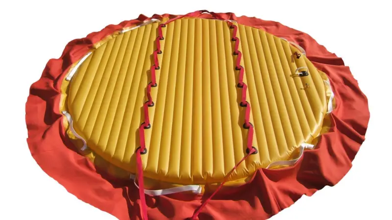 Salvare’s Seapod system is a lightweight, easily deployed, fully interlocking inflatable life-saving platform