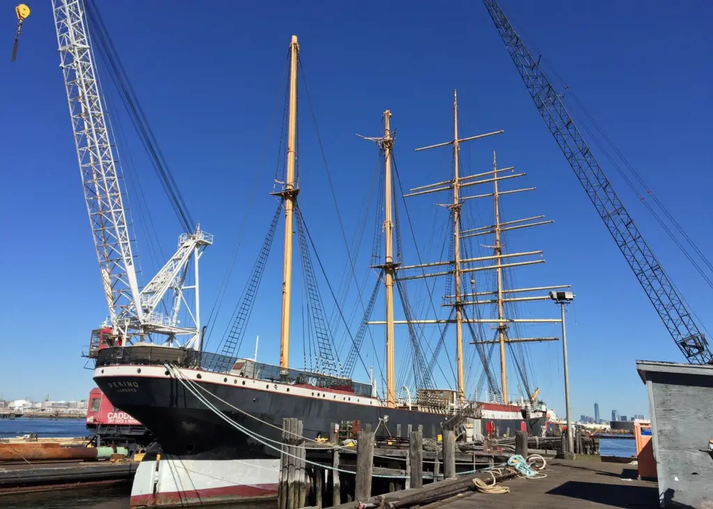 Peking heads for permanent Hamburg berth