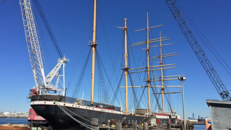 Peking heads for permanent Hamburg berth