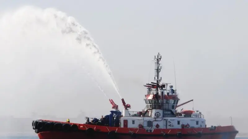 Many workboats and dredging vessels require large hydraulic pumps for their operations, as well as fire pumps for emergency situations