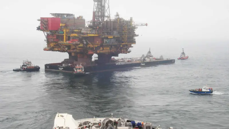 'Iron Lady' with the 24,200t topsides is towed clear of 'Pioneering Spirit' (Kotug)