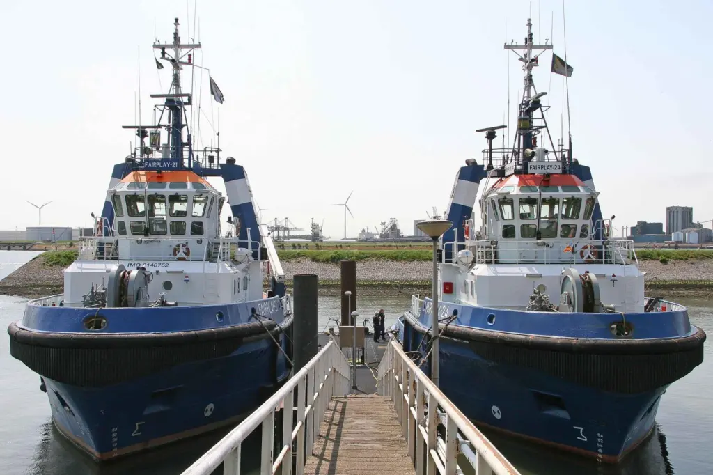 Rotterdam is just one port where Fairplay tugs are operating (Peter Barker)