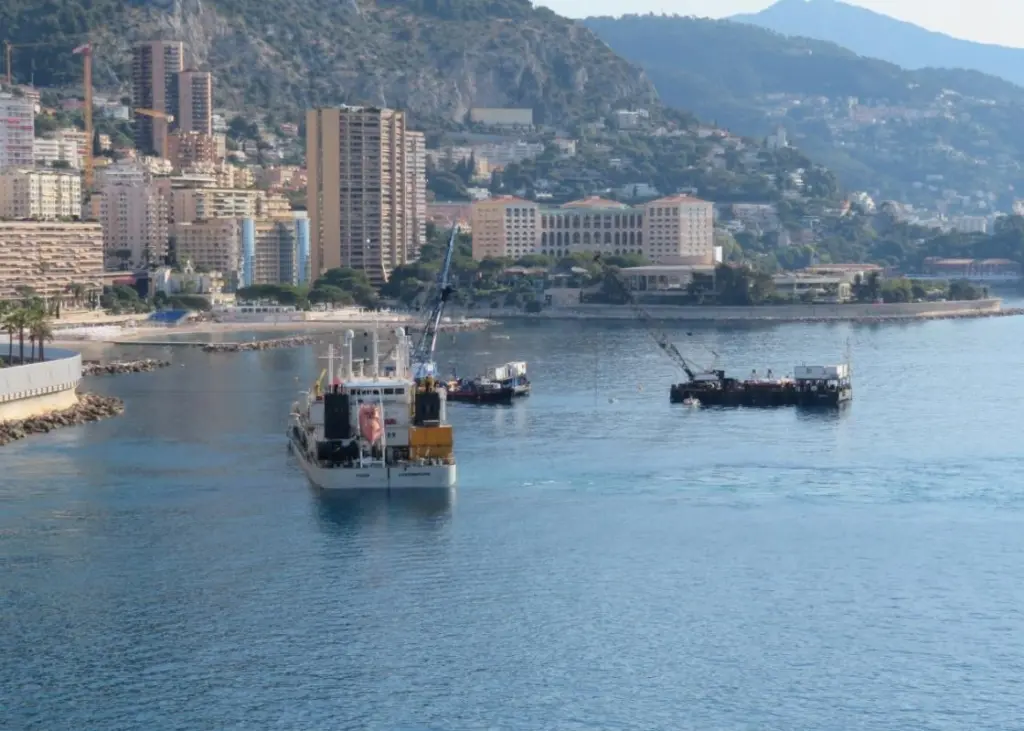 The dredger 'Tiger' owned by Jan de Nul is working on the site