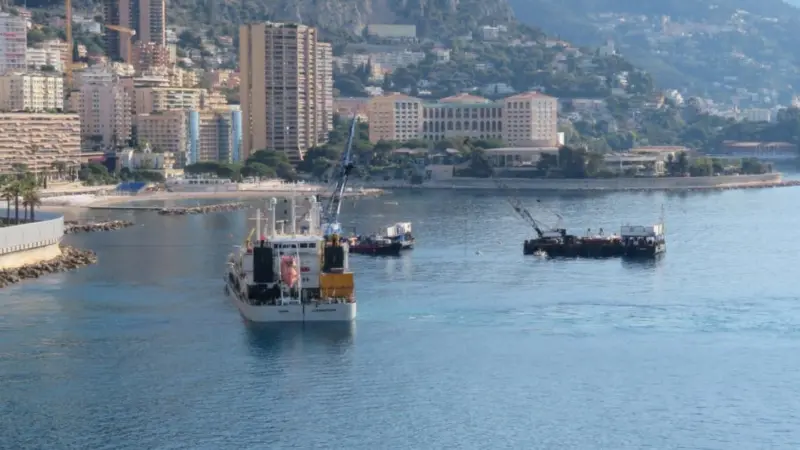 The dredger 'Tiger' owned by Jan de Nul is working on the site
