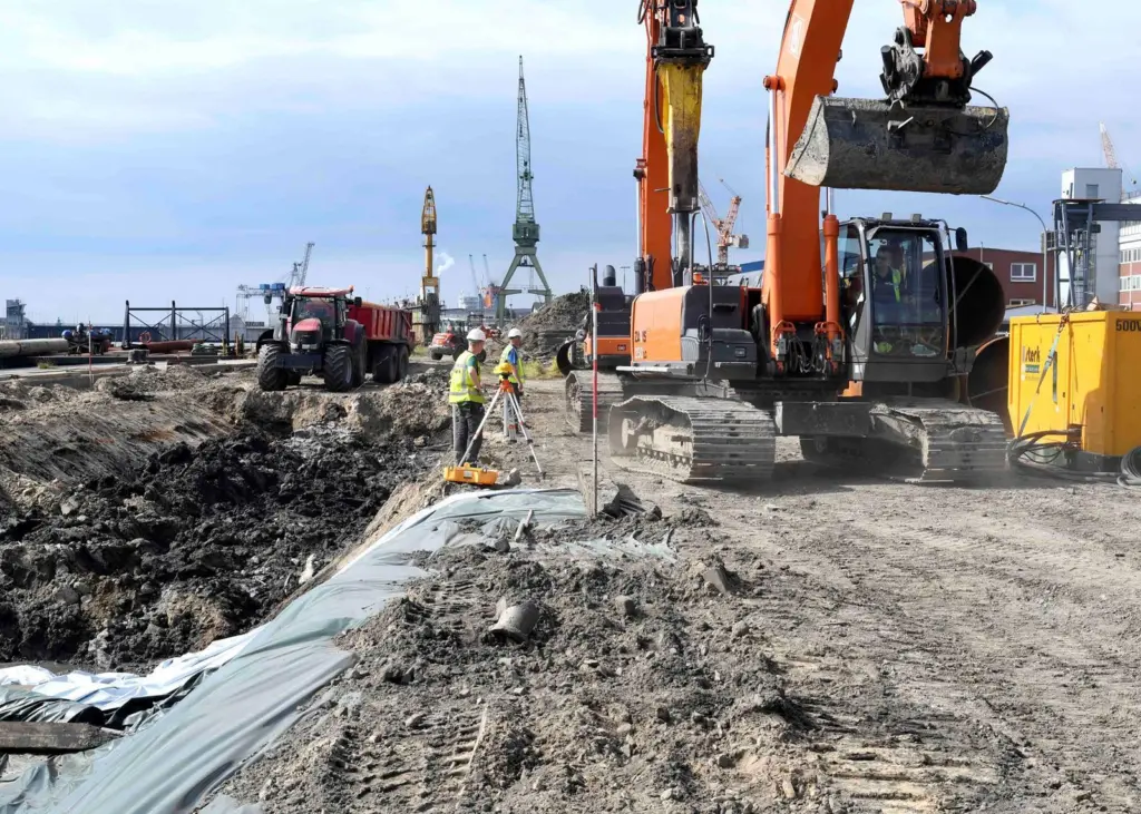New 500m quay takes shape in Bremerhaven.