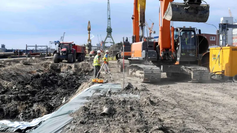 New 500m quay takes shape in Bremerhaven.