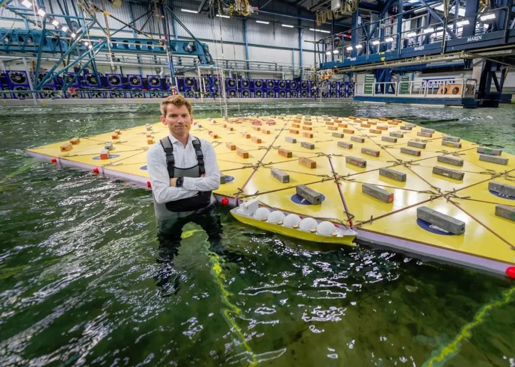 MARIN is carrying out this research using computer simulations and model tests in its 1600sqm Offshore Basin