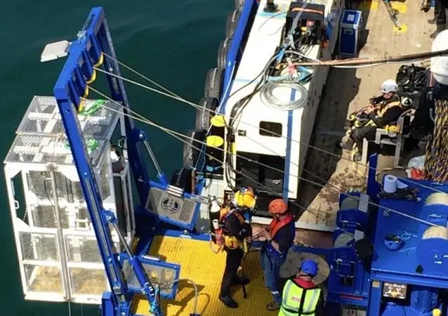 The SMP dual basket LARS allows the safe launch and recovery of up to two working divers and one rescue diver