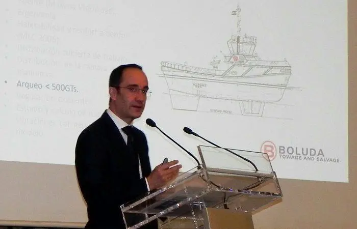 Mr Collado describes Boluda's technology advances with its Advanced Voith Tractor to Bureau Veritas (Boluda)