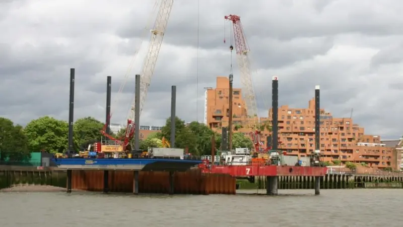 'Haven Seariser 3' and 'Browema' constructing a cofferdam at King Edward Memorial Foreshore