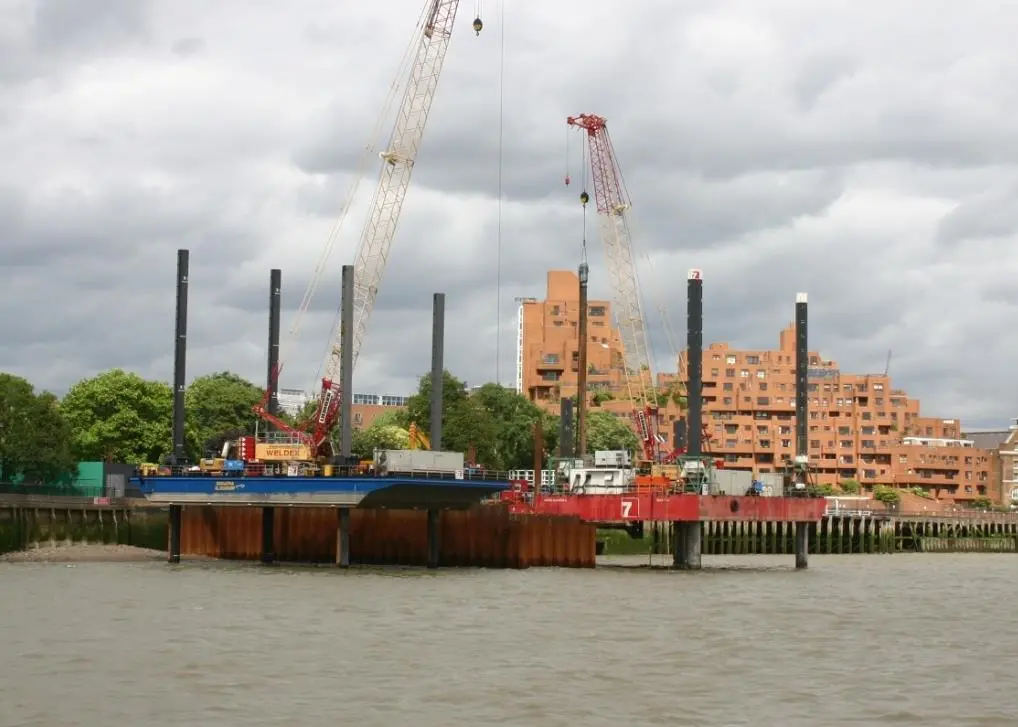 'Haven Seariser 3' and 'Browema' constructing a cofferdam at King Edward Memorial Foreshore
