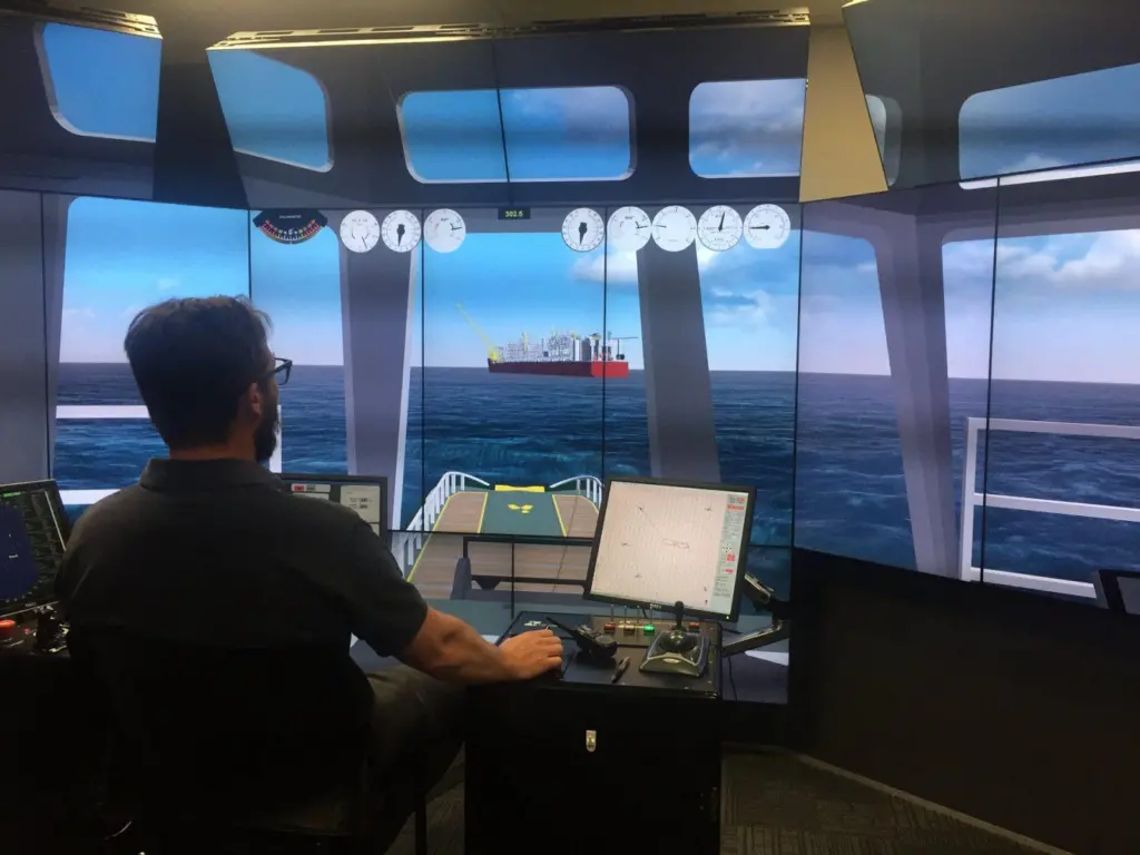 Tug master Captain Mike Johnson in the HR Wallingford simulator (HR Wallingford)