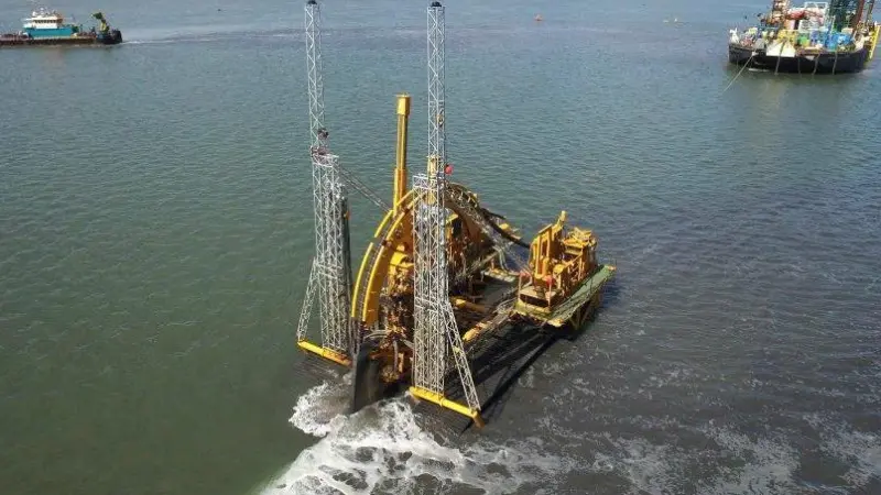 Jan De Nul’s cable installation barge DN120 and offshore cable installation vessel Isaac Newton played a key role