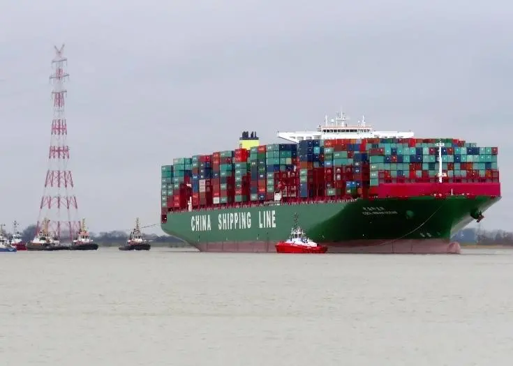 Tugs in attendance at the stranded 'CSCL Indian Ocean' (Photo: HHM-Hasenpusch)