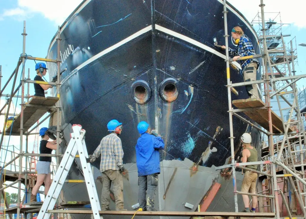 Avontuur returns to cargo service (Photo: Timbercoast)