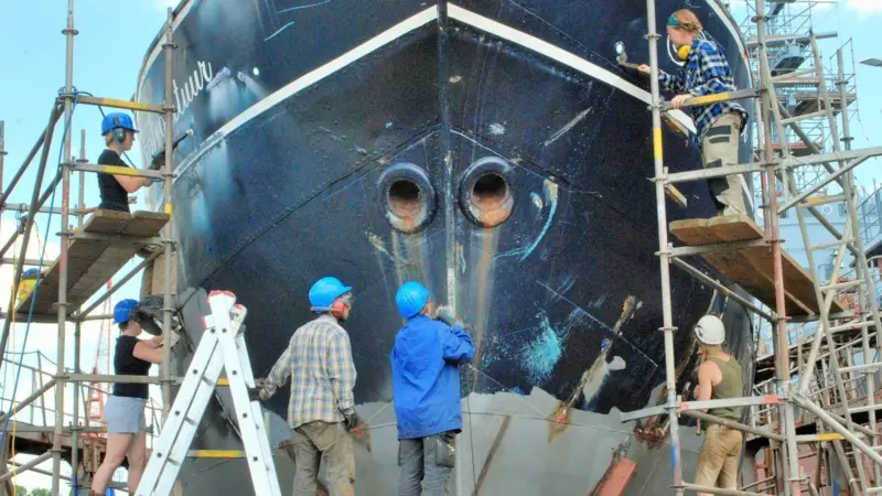 Avontuur returns to cargo service (Photo: Timbercoast)