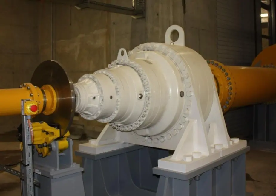Klübersynth GH 6-320 was utilized in the bridge’s gearboxes